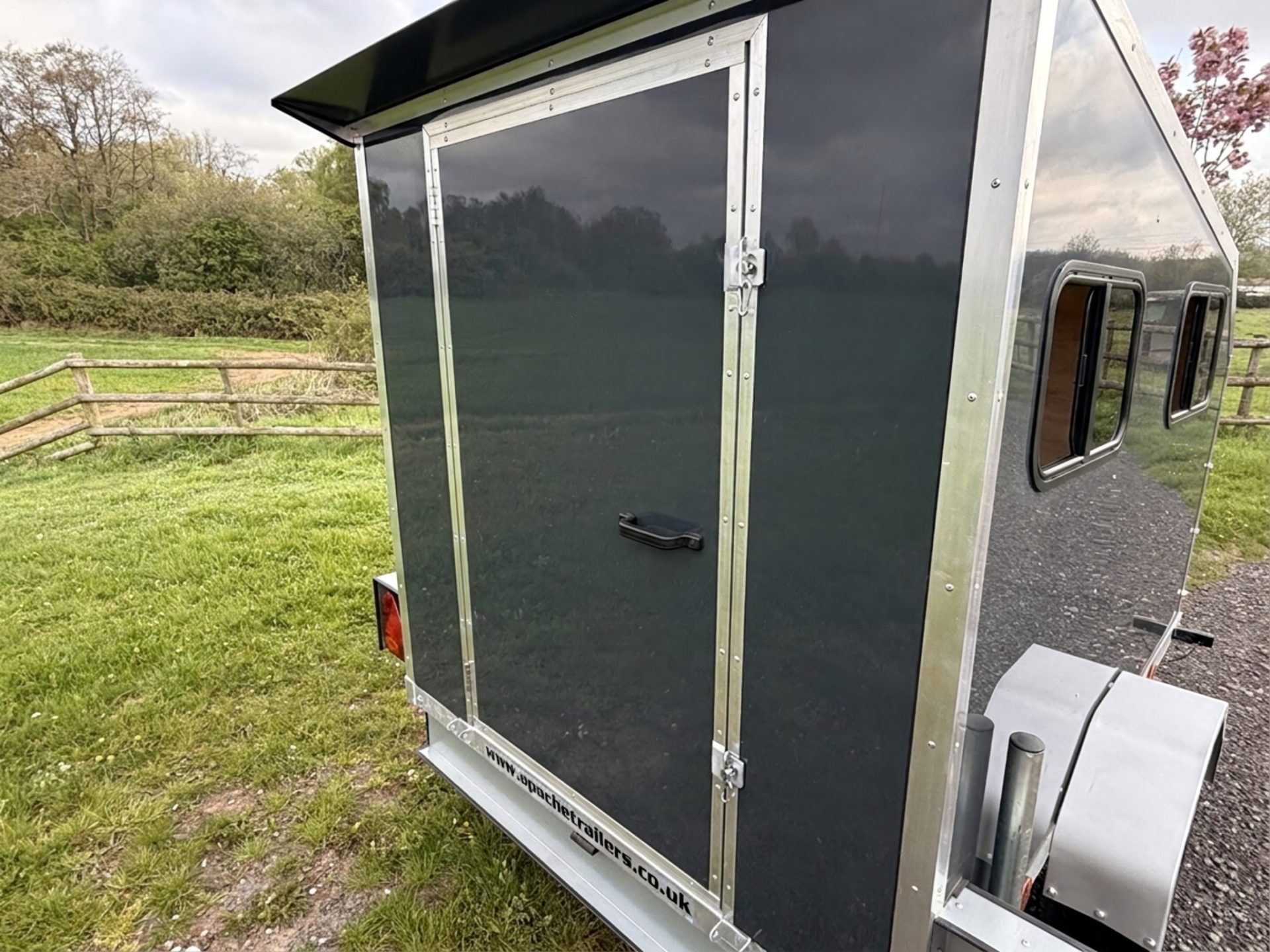 8ft x 4ft Insulated Cube Sport Warrior Camper Trailer with Side Windows, Lockable Side & Rear Doors - Image 4