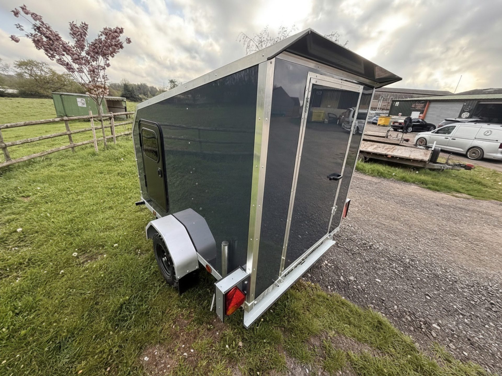 8ft x 4ft Insulated Cube Sport Warrior Camper Trailer with Side Windows, Lockable Side & Rear Doors - Image 7