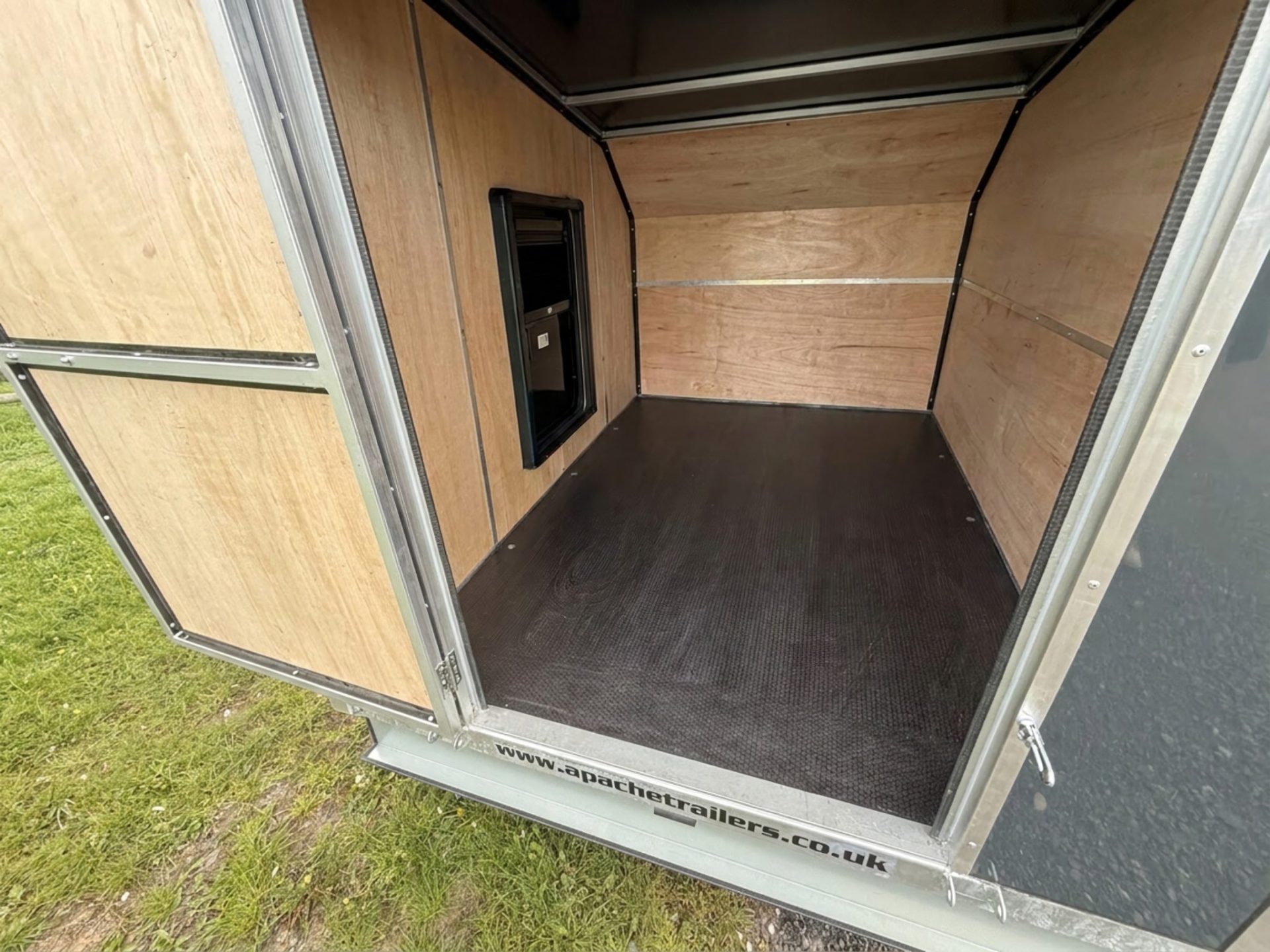 8ft x 4ft Insulated Cube Sport Warrior Camper Trailer with Side Windows, Lockable Side & Rear Doors - Image 5
