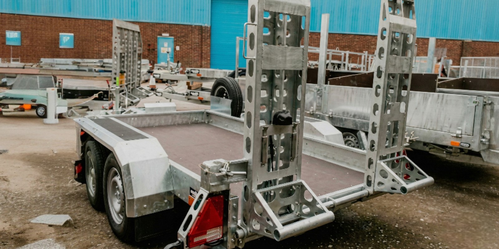 9ft x 4ft Braked Twin Axle Heavy Duty Road Apache Plant Trailer with Rear Loading and Front Bucket Rest - Image 18