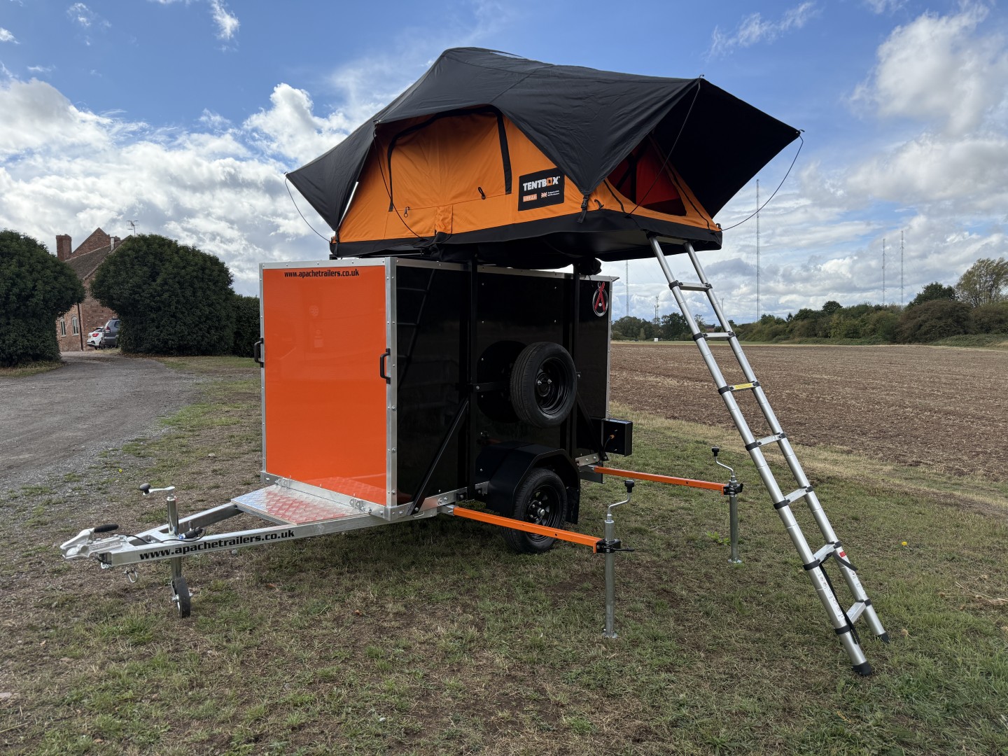Roof tent camper trailers